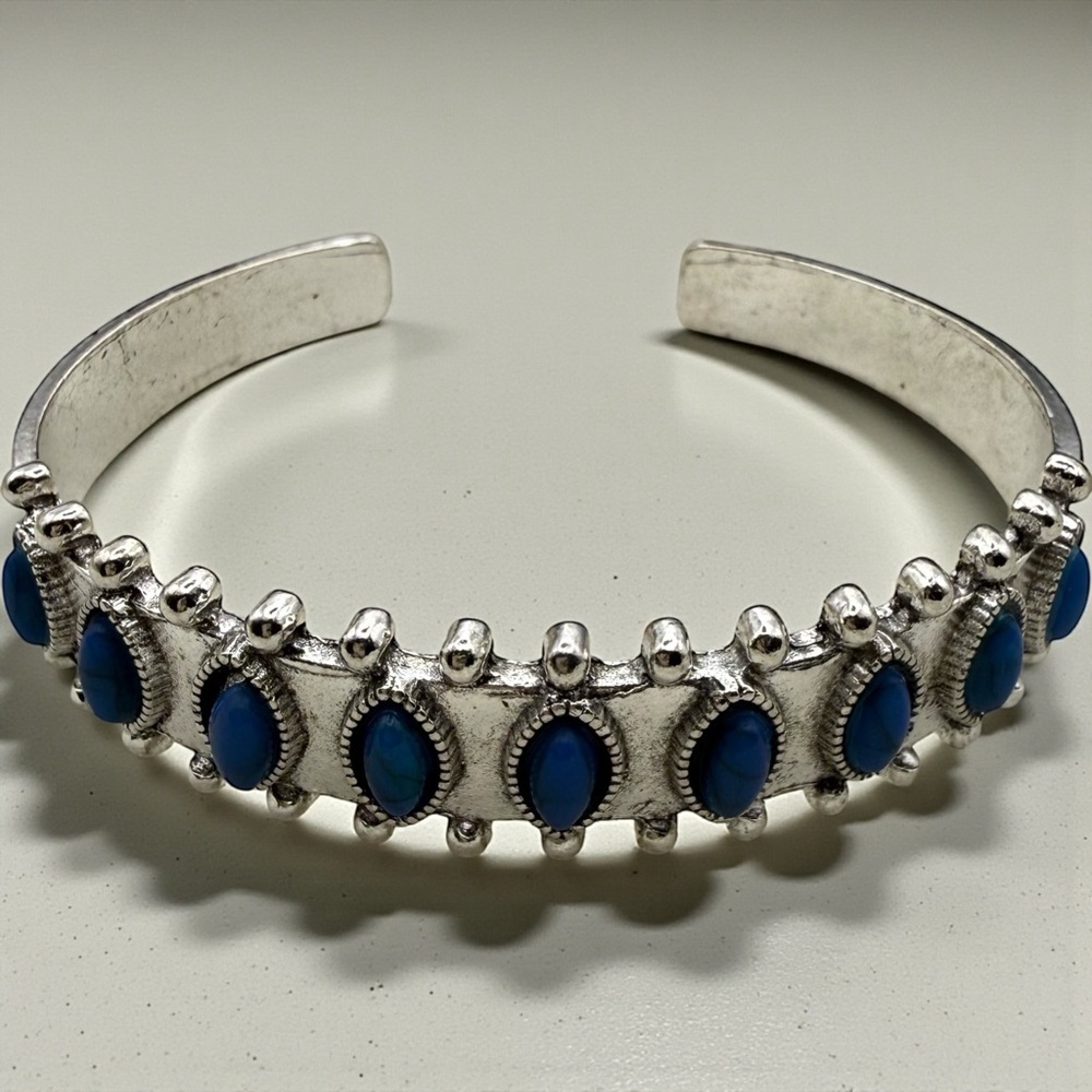 Silver and Blue Stone Women's cuff​​​​ - Picture 2 of 5